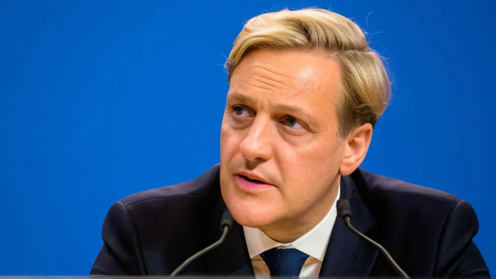 Генсек ХДС критикует лидера АдГ, избегая темы пенсионной реформы