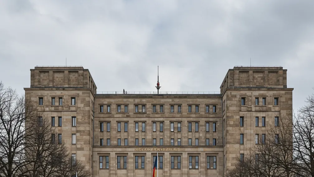 Карстен Линнеманн (CDU): Сначала отказ Мерца, потом игра в скат