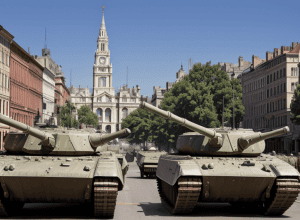 Парад Победы в Москве: Пропаганда или признание слабости армии?