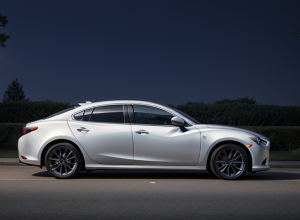 Новый Mazda 6e: Элегантный Электроседан Бросает Вызов SUV-трендам, но есть нюанс