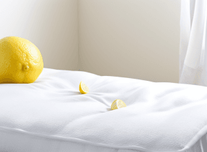 Как правильно чистить матрас: эффективные советы и домашние средства