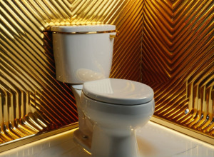 Золотой унитаз весом 100 кг стоимостью почти $10 млн будет выставлен на аукцион в Нью-Йорке