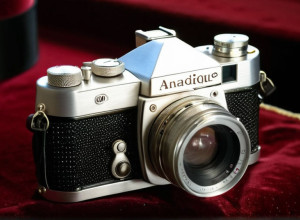 Фотоаппарат Папы Франциска продан за рекордные 6,5 млн евро на аукционе в Вене