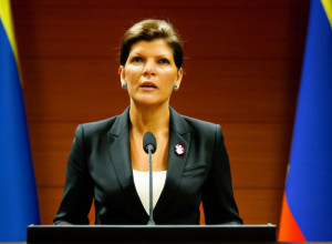 Сара Вагенкнехт покидает пост лидера партии БСВ