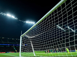 Уникальный гол Мбангулы принес "Вердеру" победу над "Вольфсбургом" в Бундеслиге