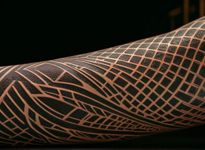 Бывшая звезда "Спасателей Малибу" Эрика Элениак: От красного купальника к искусству татуировок