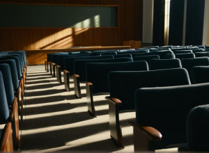 Студенты вышли в знак протеста: Мерц столкнулся с бойкотом на церемонии награждения