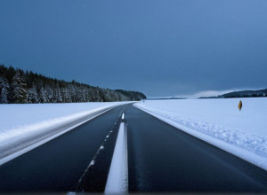 Зимний хаос в Баварии: Почти 100 ДТП на гололеде за два часа