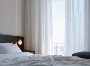 Как избавиться от затхлого запаха в спальне: Эффективные советы по гигиене