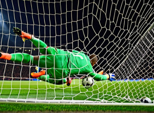 Легенда «Айнтрахта» критикует «вратарский хаос» в клубе