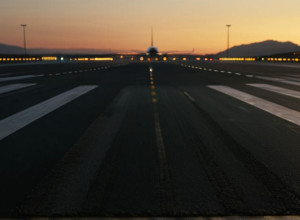 Инцидент в аэропорту Кёльна: Пассажиры бежали за самолетом по взлетно-посадочной полосе