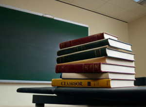 70-летняя учительница вернулась в класс: Германия борется с острой нехваткой педагогов