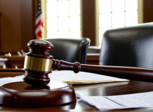 Процесс над Рене Бенко: Миллиардер на скамье подсудимых и неожиданная отмена показаний матери