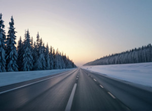 Смертельные ДТП и хаос на дорогах Германии: зимний шторм обрушился на страну