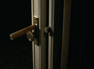 Взлом в Хюккесвагене: грабители похитили дорогие часы и ювелирные изделия