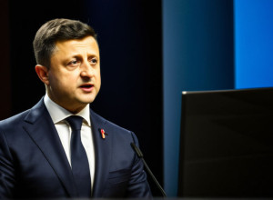 Президент Украины Владимир Зеленский призвал к немедленному прекращению огня в Донбассе