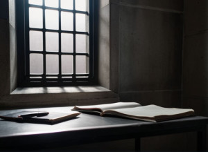 Бывший президент Франции Саркози выпустит книгу о 20 днях в тюрьме