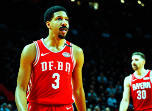 Звезда НБА Спенсер Динвидди просит фанатов «Баварии» помочь выбрать ему новое прозвище