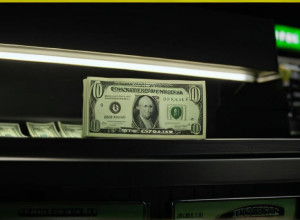 Кассирша застрелила агрессивного клиента и потеряла работу: детали инцидента в Оклахома-Сити