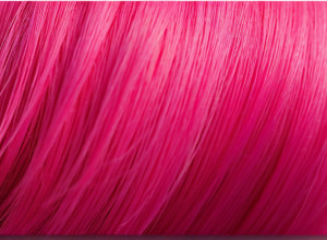 Сын Анджелины Джоли Нокс поразил всех розовыми волосами, вспомнив культовый образ матери