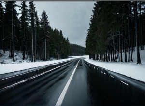 Гололедица на дорогах Южной Германии: Снегоуборочная машина попала в ДТП