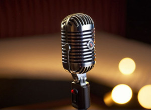 Спортивная журналистка DAZN и ее дочь выпустили трогательный рождественский хит "Santa's Wishlist"