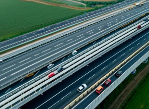 Три автомобиля столкнулись на стройплощадке в Мангейме, вызвав транспортный коллапс