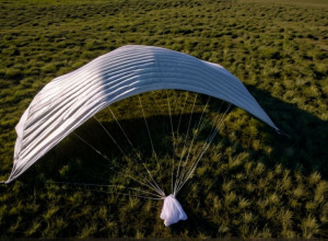 Солдат упал во время военных учений: отказ парашюта привел к трагедии в Индонезии