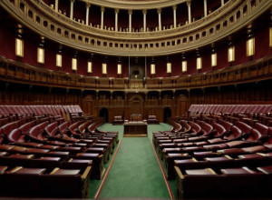 Канцлер Мерц призвал немцев к терпению: Дебаты о реформах, Украине и бюджете в Бундестаге