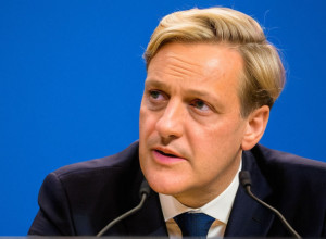 Генсек ХДС критикует лидера АдГ, избегая темы пенсионной реформы