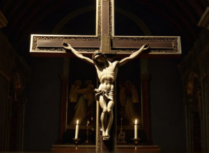 Акт вандализма в церкви Гессена: Осквернена историческая фигура Иисуса