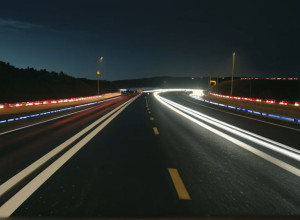 Пьяный пассажир атаковал водителя Flixbus, вызвав опасную ситуацию на автобане