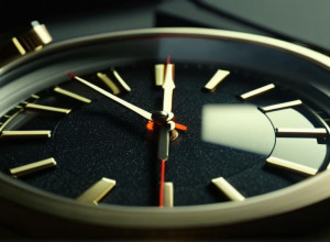 Шокирующее предложение работы: швейцарский стартап предлагает 100-часовую рабочую неделю и риски для здоровья