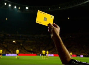 Футбольный скандал в Лиге Европы: "шуточный" штраф за неприемлемый жест