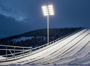 Возвращение Веллингера: Кубок мира по прыжкам с трамплина в Руке прерван из-за погоды