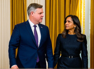 Джей Ди Вэнс отрицает слухи о проблемах в браке после того, как его жену видели без обручального кольца