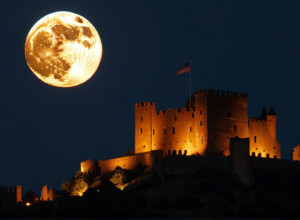 Обзор новостей мира: От пенсионной реформы в Германии до наводнений в Индонезии и Суперлуны над замком