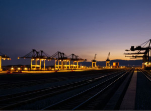 Смертельный инцидент на грузовом вокзале Кёльна: Подъемник задавил 83-летнего мужчину