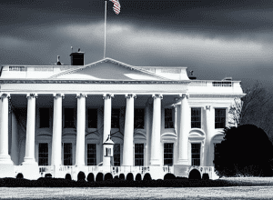 Советник Трампа под прицелом: Драматичная отставка в Белом доме