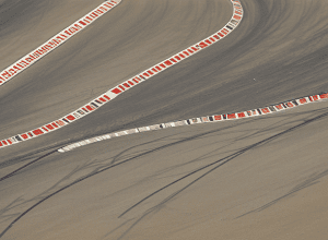 Штраф гонщику F1 Сайнсу за опоздание на гимн