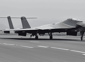 Китайский истребитель J-36: Секретный самолет на видео