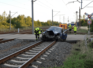 Столкновение поезда и автомобиля в Бельгии: Чудесное спасение