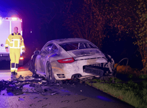 Страшная авария в Нижней Саксонии: Погибли два подростка в Porsche