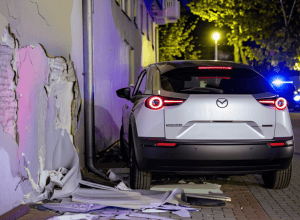 Рансвайлер: Подростки врезались на Mazda в дом