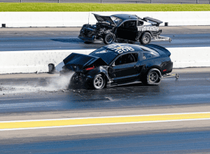 Авария Mustang в прямом эфире: крах на гонках
