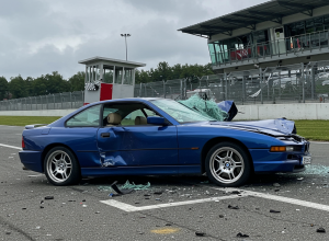 19-летний водитель разбил BMW 850i на гоночной трассе
