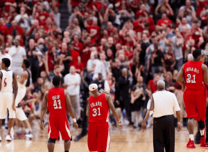Болельщик напал на звезду NBA после матча!