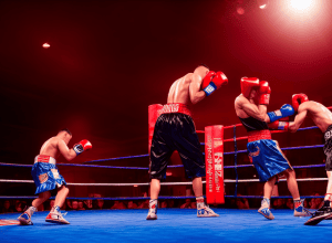Мировая чемпионка Фаннарай одерживает победу в сложном бою