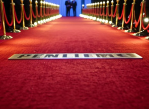 Атака фаната на Ариану Гранде на кинопремьере