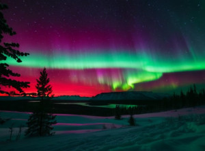 Северное сияние вновь осветило небо Германии: тысячи жителей запечатлели магическое зрелище